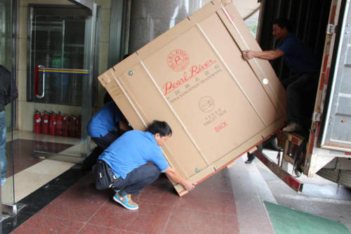 洛隆钢琴贵重工艺品无忧运